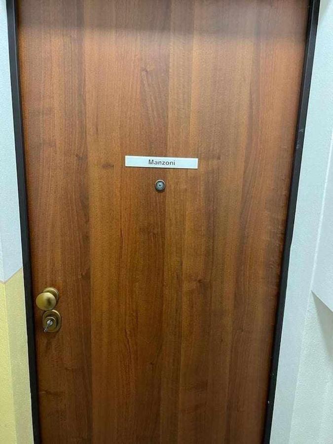La Stanza Del Manzoni 1 Piano No Ascensore Pavia Dış mekan fotoğraf